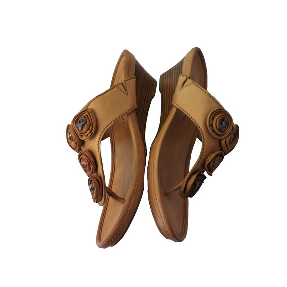 B MAKOWSKY JENA SZ 8M LT BROWN SMOOTH LEATHER WEDGE THONG T-STRAP SANDAL SHOE - Picture 6 of 8